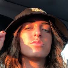 Lauren Wenzell (@wenzell_lauren)