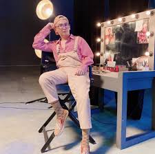 Hồi h'hen niê dự thi miss universe cũng là nhờ bàn tay make up của minh lộc. Mm0uadfquelr M