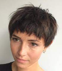 Keep your hair on shoulders both sides this medium short haircut is very sultry and looks amazing on brown hair. 35 Trendiest Short Brown Hairstyles And Haircuts To Try