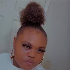 Ella Busby's Instagram, Twitter & Facebook