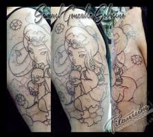 Cuchilla ancha que se curva hacia arriba para formar una punta (el lomo es más grueso para añadirle peso). Tatuaje De Una Geisha Con Dos Calaveras En Blanco Y Negro