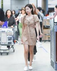 White Doll Collar Shirt Jennie Blackpink K Fashion At Fashionchingu Fashion Blackpink Fashion Airport Fashion Kpop