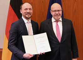 Nicht nur die kanzlerin hat sich dem nun entgegengestellt. Marco Wanderwitz Roxette Adi Karl May Und Die Afd Wochenendspiegel