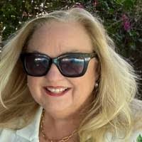 Erin Reeve's Instagram, Twitter & Facebook