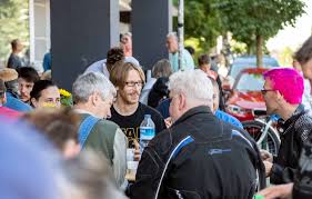 Das telefonbuch kann mit 69 adressen antworten! Fotostrecke Sommerfest Fur Menschen Am Rande Der Gesellschaft Bei Gast Haus Statt Bank In Dortmund Nordstadtblogger