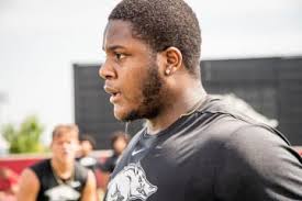 Defensive tackle Xavier Kelly not returning to Arkansas Razorbacks in 2021,  pursuing NFL dream