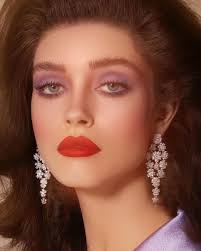 Maquillaje De Los 80 Tutoriales Y 40 Fotos Para Apostar Por Este Maquillaje In 2020 Retro Makeup 80s Makeup 80s Makeup Looks