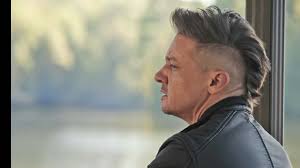 Draw inspiration from these gorgeous mohawk hairstyles for women. Hawkeye Sports A Mohawk In Avengers Endgame Here S How To Get The Mohawkeye Gq India