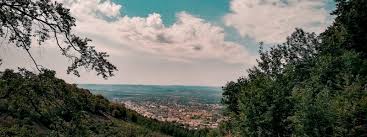 Pestera are o adancime de 300 metri si nu face parte din circuit turistic. Baia De Fier Un Loc De Vis De Care Te Vei IndrÄƒgosti Tiny House Bf