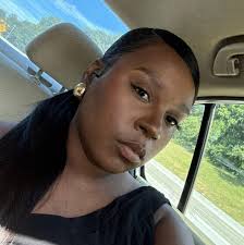 Where to find pizza with turkey pepperoni in Richmond, Virginia?