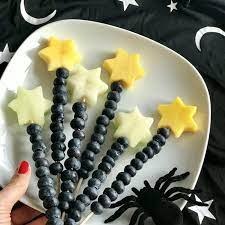 Einen strauß waldmeister 24 stunden in 2 da ein kürbis ja meist sehr groß ist und man nicht immer nur kürbissuppe essen kann, habe ich im. Hexenparty Mit Buffetideen Spielen Und Der Kleinen Hexe Sarahplusdrei