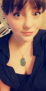 Sarah Munroe's Instagram, Twitter & Facebook