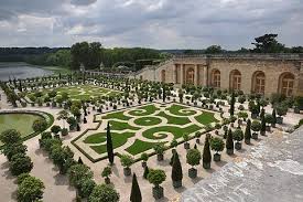 One Of The Largest Gardens Ever Made The Gardens Of The Palace Of Versailles Are Laid Out On An Enormous Scale French Garden Design French Garden Garden Design