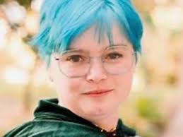 Thank you Esme, for coming by to sign copies of your books! 📚❤️  @esme_symes_smith