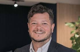 Aaron Grainger's Instagram, Twitter & Facebook