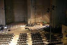 Am rande der altstadt von neviges mit seinen malerischen plätzen und gassen steht der wallfahrtsdom. Maria Konigin Des Friedens Wikipedia