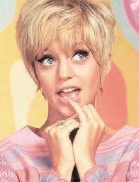 The 70 S In Fashion Photography Idealist Style Goldie Hawn Hair Goldie Hawn Young Celebrity Short Haircuts