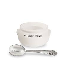 This Ceramic Crock Style Soup Bowl Will Keep You Warm All Season Long Featuring In Mold Side Handles A Debossed Acce Souper Bowl Mud Pie Dishes Soup Bowl Set