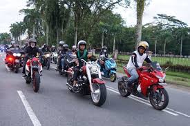 Ustadz abdul somad berlindung dari nafsu dan doa yang tak dikabulkan usai naik moge di batam Foto Uas Keliling Pontianak Naik Moge Harley Davidson Kumparan Com