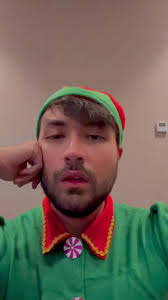 me dijeron que la temática de la posada era disfraz navideño y yo fui el  unico que se disfrazó… de duende. #duende #navidad #navideño #comedia  #comedy #gnome #custom #costume #verde #posada #salemal ...