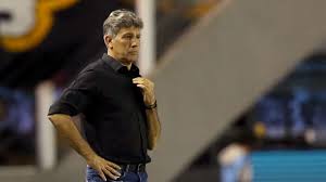 Não tem currículo, não foi campeão em lugar nenhum, mas é amigo do roberto de andrade, do duílio (presidente do corinthians) e iria aceitar qualquer salario, concluiu o apresentador. Mancini Em Xeque E Renato Gaucho Vira Opcao No Corinthians