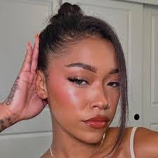 Leila Hillman's Instagram, Twitter & Facebook