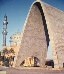 نصب الجندي المجهول القديم للمهندس المعماري رفعت الجادرجي في ساحة الفردوس ببغداد قبل إزالته واستبداله بتمثال لصدام حسين baghdad iraq monument baghdad