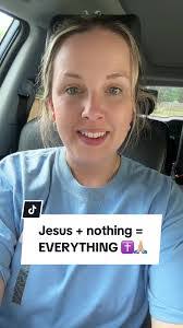 Kelly Copp's Instagram, Twitter & Facebook