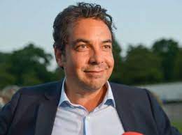 En cette rentrée 2016, les auditeurs d'europe 1 retrouvent leurs programmes habituels (la matinale, le grand direct, au cœur de l'histoire la rentrée sur europe 1 : Le Debrief De La Premiere De Patrick Cohen A La Matinale D Europe 1 Face A France Inter Rtl Et Rmc Challenges
