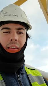 På med superundertøy og arbeidsklær før montering av lys i kranmast…