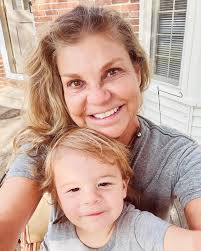 Julie Youngberg's Instagram, Twitter & Facebook