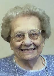 Evelyn Dillon's Instagram, Twitter & Facebook