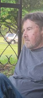 Can someone edit the car out of the background?