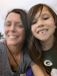 Taylor Manross's Instagram, Twitter & Facebook