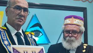 Grão-Mestre Arlindo Neto recebe honraria do Soberano Grande Comendador