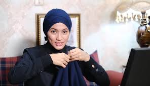 Tutorial Hijab Ciput Silang Ala Alyssa Soebandono Hijab Dream Co Id