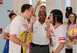 Joey chestnut — chestnut en un concurso de perritos calientes en 2009. Joey Chestnut Hot Dog Eating Champ Is Dethroned In Coney Island The New York Times