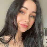 Jasmine Lund's Instagram, Twitter & Facebook