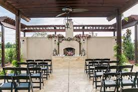 9 Small Wedding Venues In Houston For An Intimate Bash Smallest Wedding Venue Wedding Venue Houston Small Wedding
