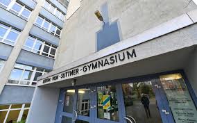 Es gelten nun deutschlandweit einheitliche regelungen für tests und quarantäne nach der einreise aus dem ausland. Schuler Bekommen Halbjahreszeugnisse Radio Oberhausen