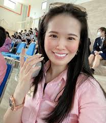 时隔20多年，我又回到学校了！ 非常荣幸能与拿督李美香一起出席SMK Seri Kembangan Prefect  就职典礼并为他们的活动增光添彩。也让我想起了很多以前在学校的回忆。