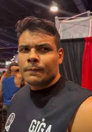 Giga Chad meets @borrachinhamma 🗿🤝🏼 🎥: @alec.pack #gigachad #comedy