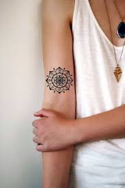 Bedeutung Tattoos Mandala Frauen Tattoo Coole Blume Weier Bluse Ihre Frau Dame Und Arm M Tattoos For Women Small Tattoos Tattoos For Women Small