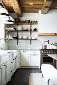 Le Style De Leanne Ford Scenographe D Interieur Interieur Moderne De Cuisine Armoires De Cuisine Rustiques Decoration De Cuisine Rustique