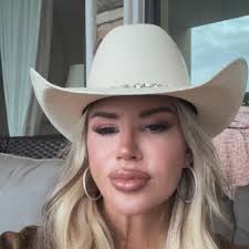 Who can do a wall design in my office in Panama City Beach, FL?