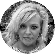 Tina Wegner's Instagram, Twitter & Facebook