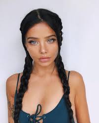 Inspiration for kids story inspiration writing inspiration girls characters female characters beautiful children beautiful people pretty people divas. Good Absolutely Free Box Braids Castanho Popular Yes There Was A Time Not That Way Back When Each Time A E In 2021 Brown Hair Blue Eyes Dark Hair Blue Eyes Dark Hair