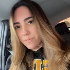 Kat Roberts 🌻 (@Katinthehat_12)