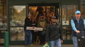 Where dick's operates over 700 locations and bass runs 171 stores between its namesake stores. Manager Says New Sportsman S Warehouse Location Will Eventually Have 10 000 Guns For Sale Wlos