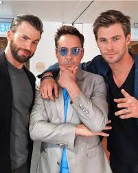 Age of ultron is slowly coming to a close, chris evans, robert downey jr., and many other stars of the. Aquele Tanto Faz Chris Evans Robert Downey Jr Chris Hemsworth Man Thing Marvel Chris Evans Chris Hemsworth